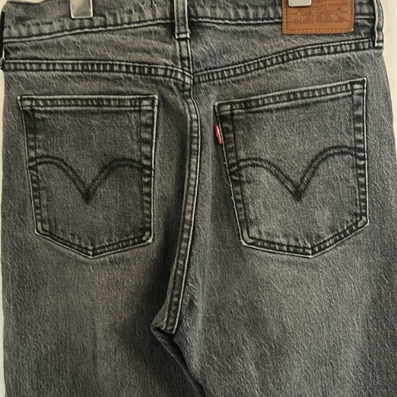 Levi’s wedgie VGUC high rise, button fly grey jeans, distressing on one leg. - Picture 8 of 15